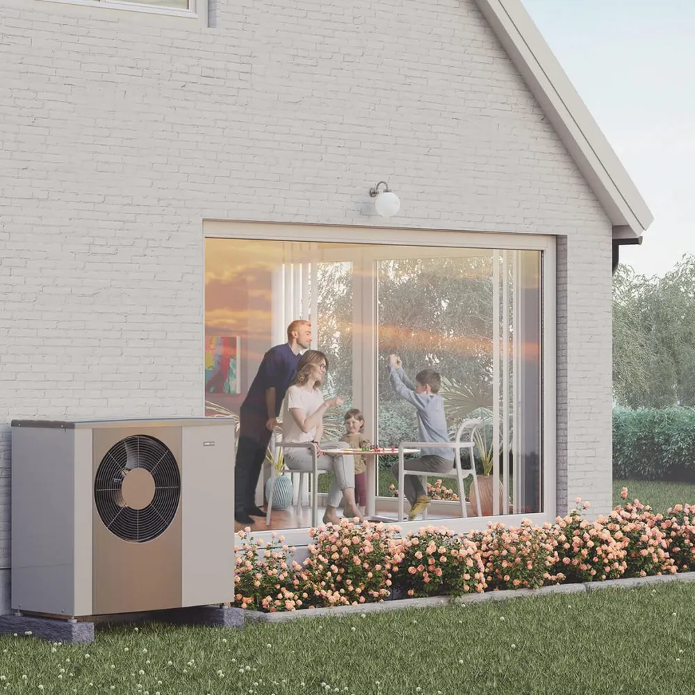 Luft-Wasser-Wärmepumpe im Garten neben der Terrasse