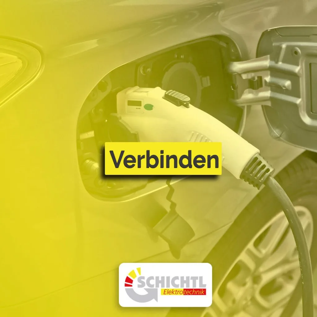 Verbinden: Ladestecker wird am Elektroauto angeschlossen